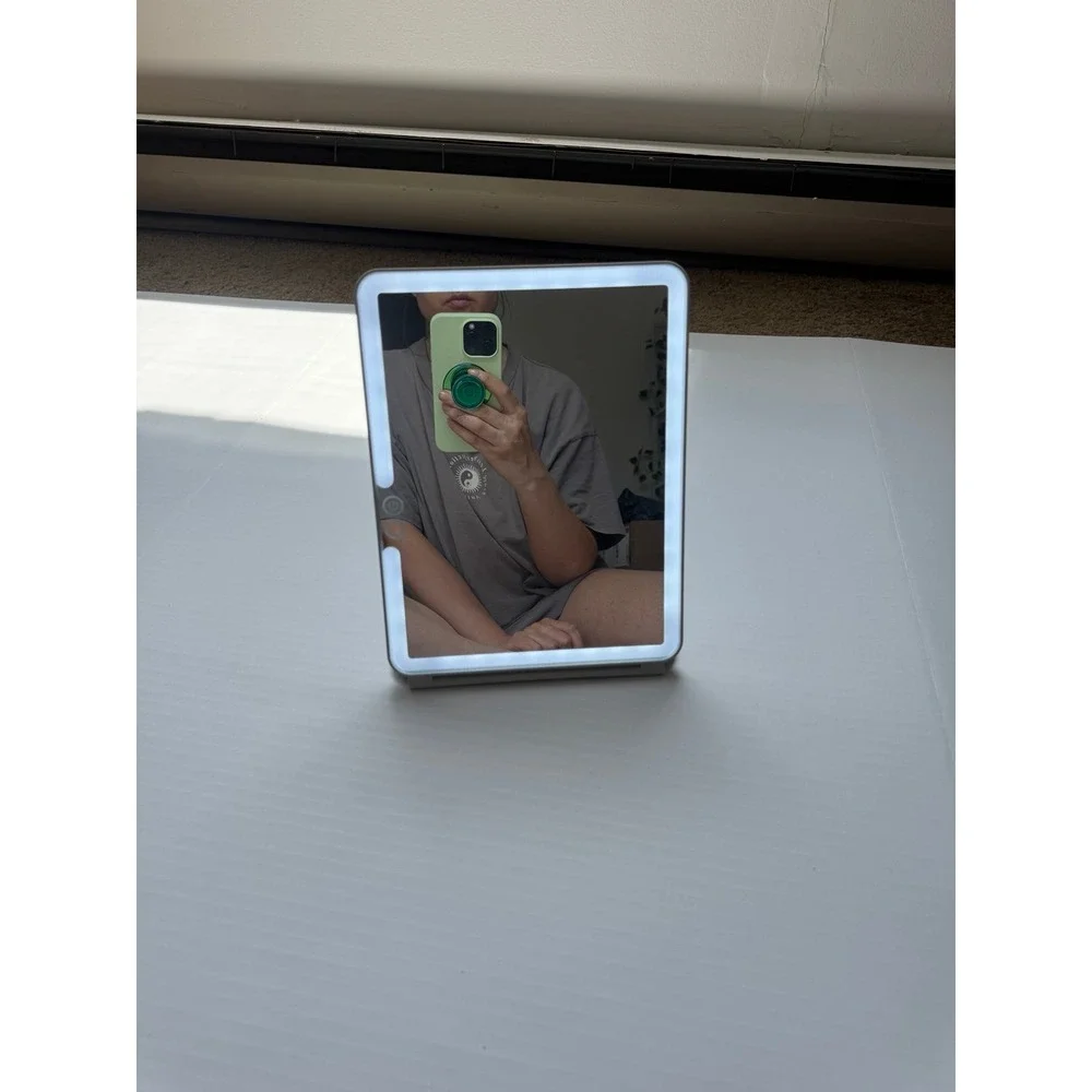 Vanity Planet Pose LED Travel Mirror